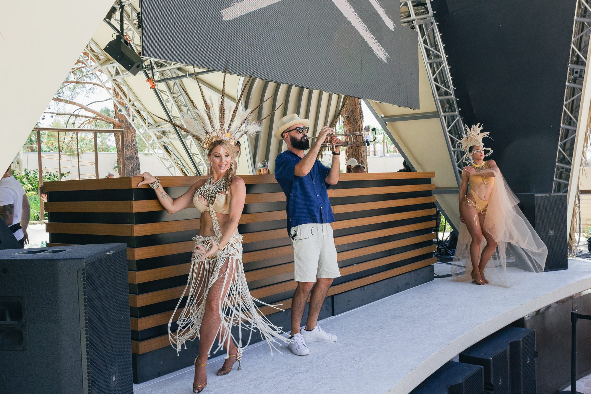 Costumed performers and a live trumpeter on the Élia Beach Club stage, 2021.